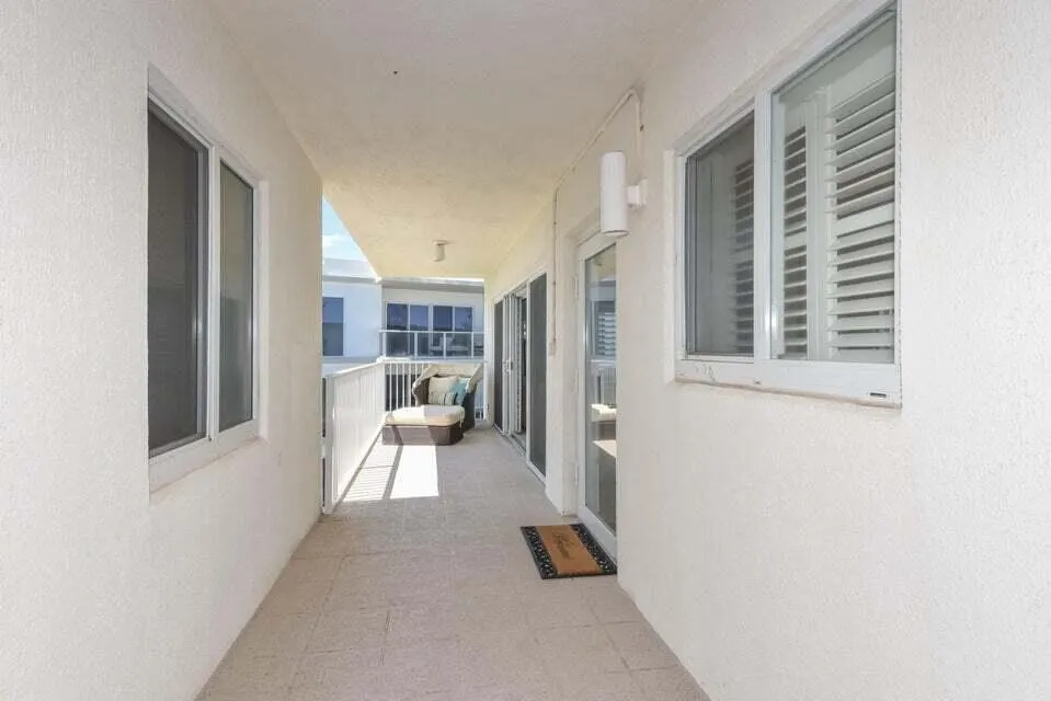 1203 Hillsboro Mile, #P3