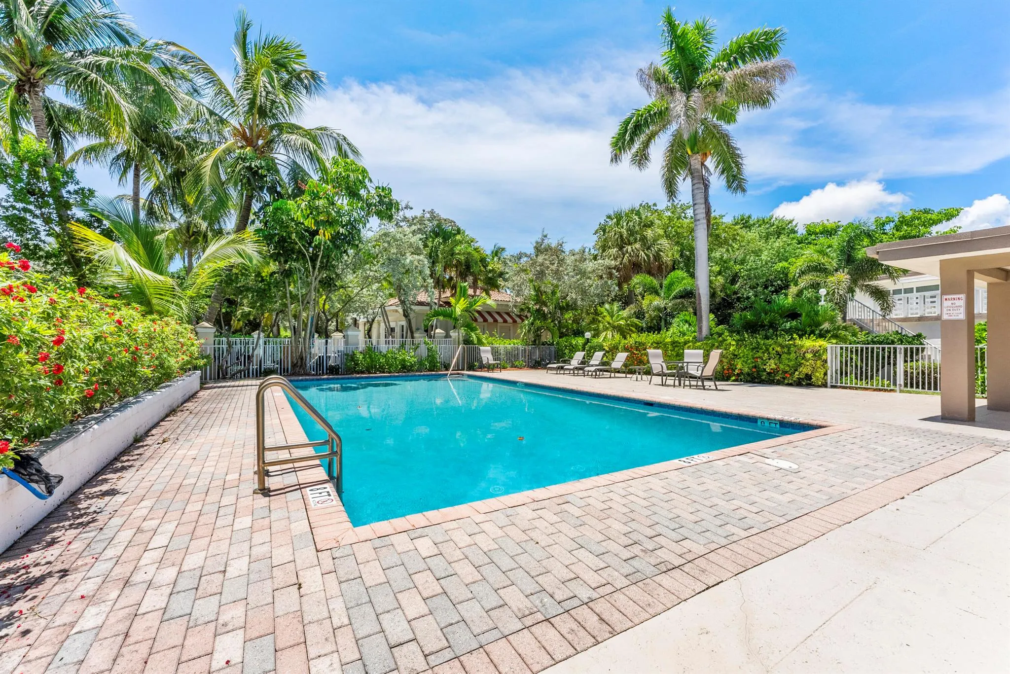 1203 Hillsboro Mile, #P3