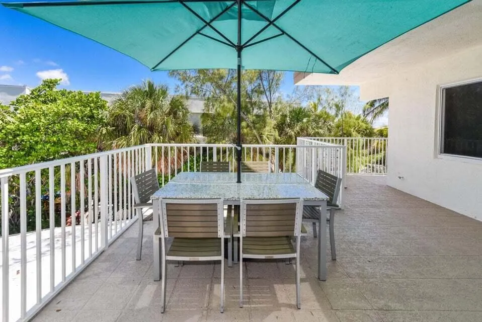 1203 Hillsboro Mile, #P3