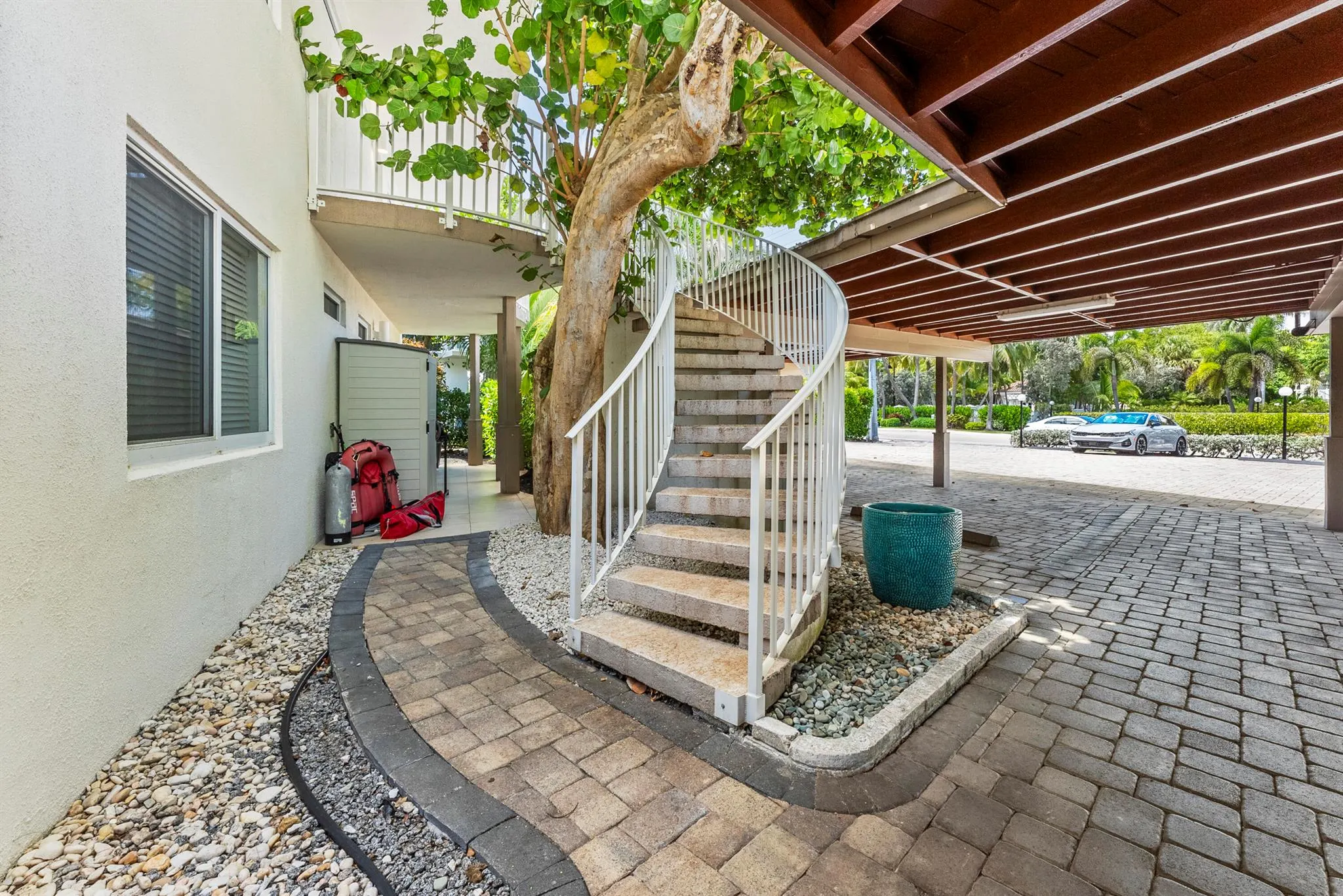 1203 Hillsboro Mile, #P3