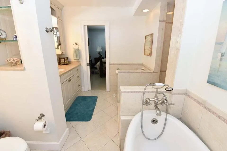 1203 Hillsboro Mile, #P3
