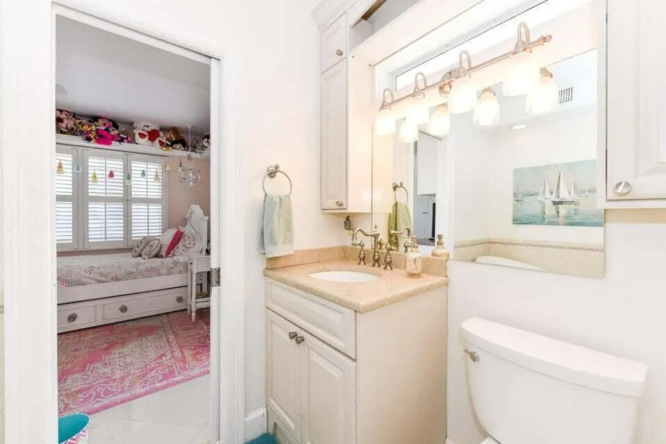 1203 Hillsboro Mile, #P3