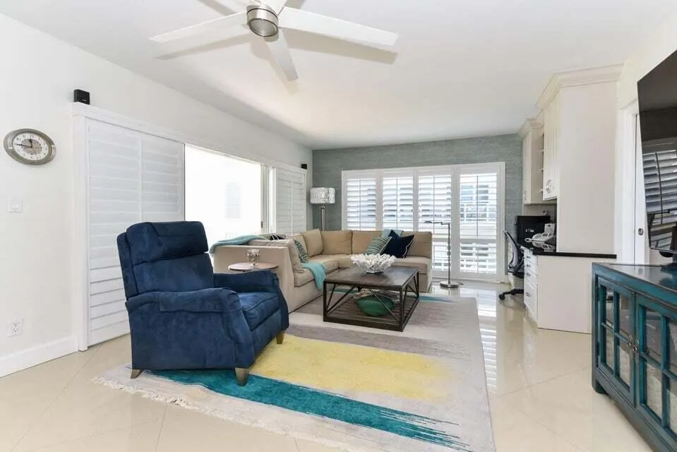 1203 Hillsboro Mile, #P3