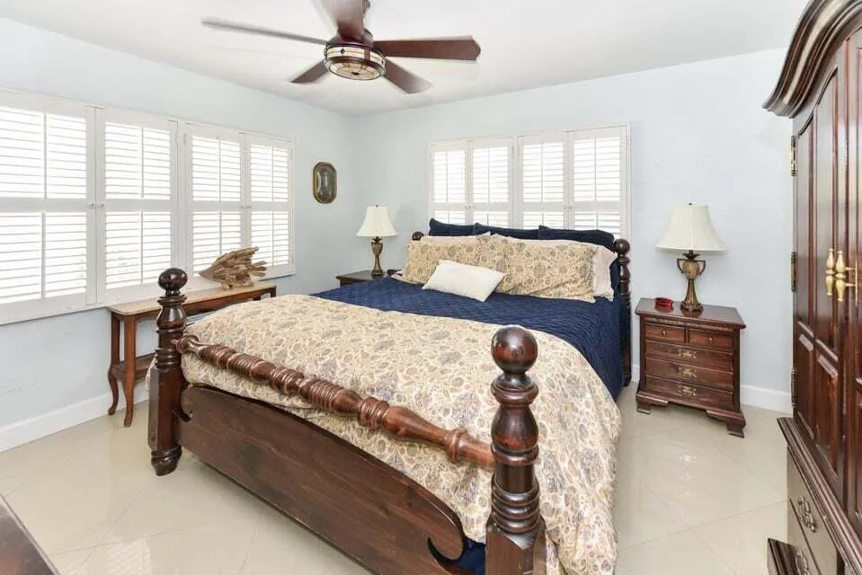 1203 Hillsboro Mile, #P3