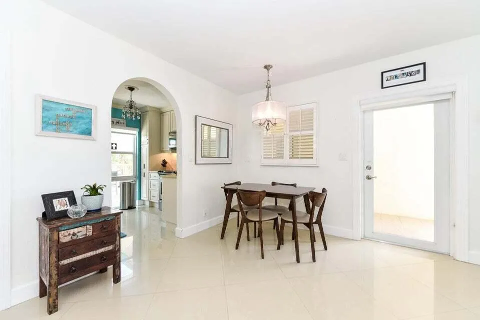 1203 Hillsboro Mile, #P3