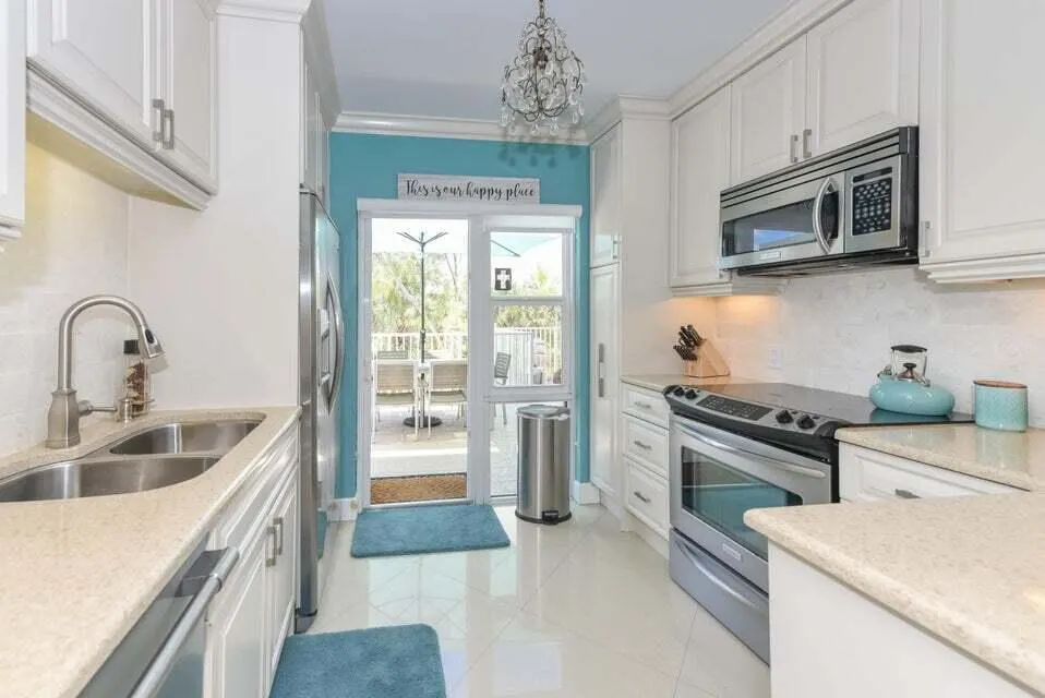 1203 Hillsboro Mile, #P3