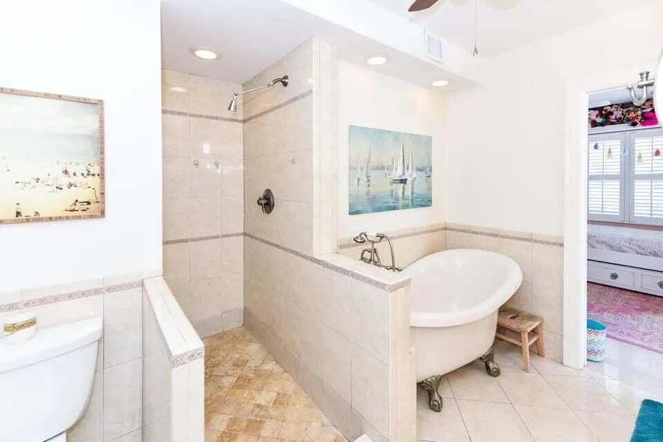 1203 Hillsboro Mile, #P3
