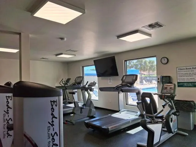 5220 Las Verdes Circle, #304
