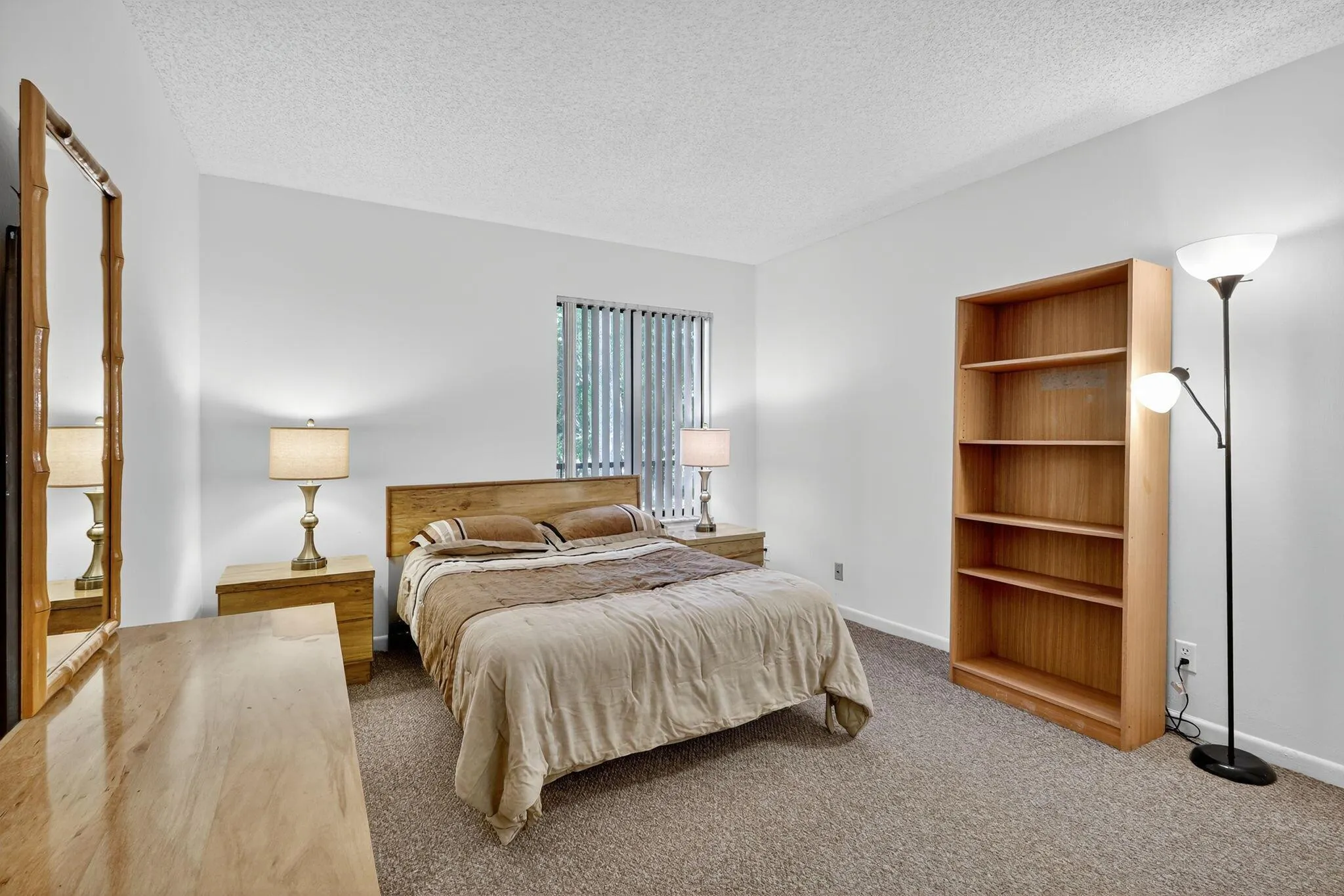 5220 Las Verdes Circle, #304