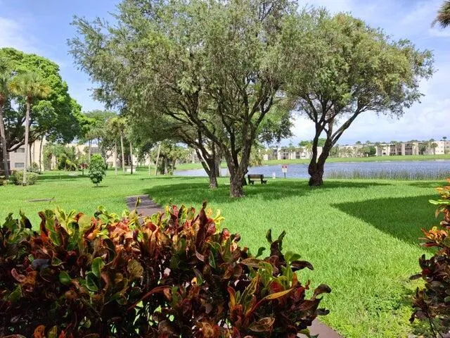 5220 Las Verdes Circle, #304