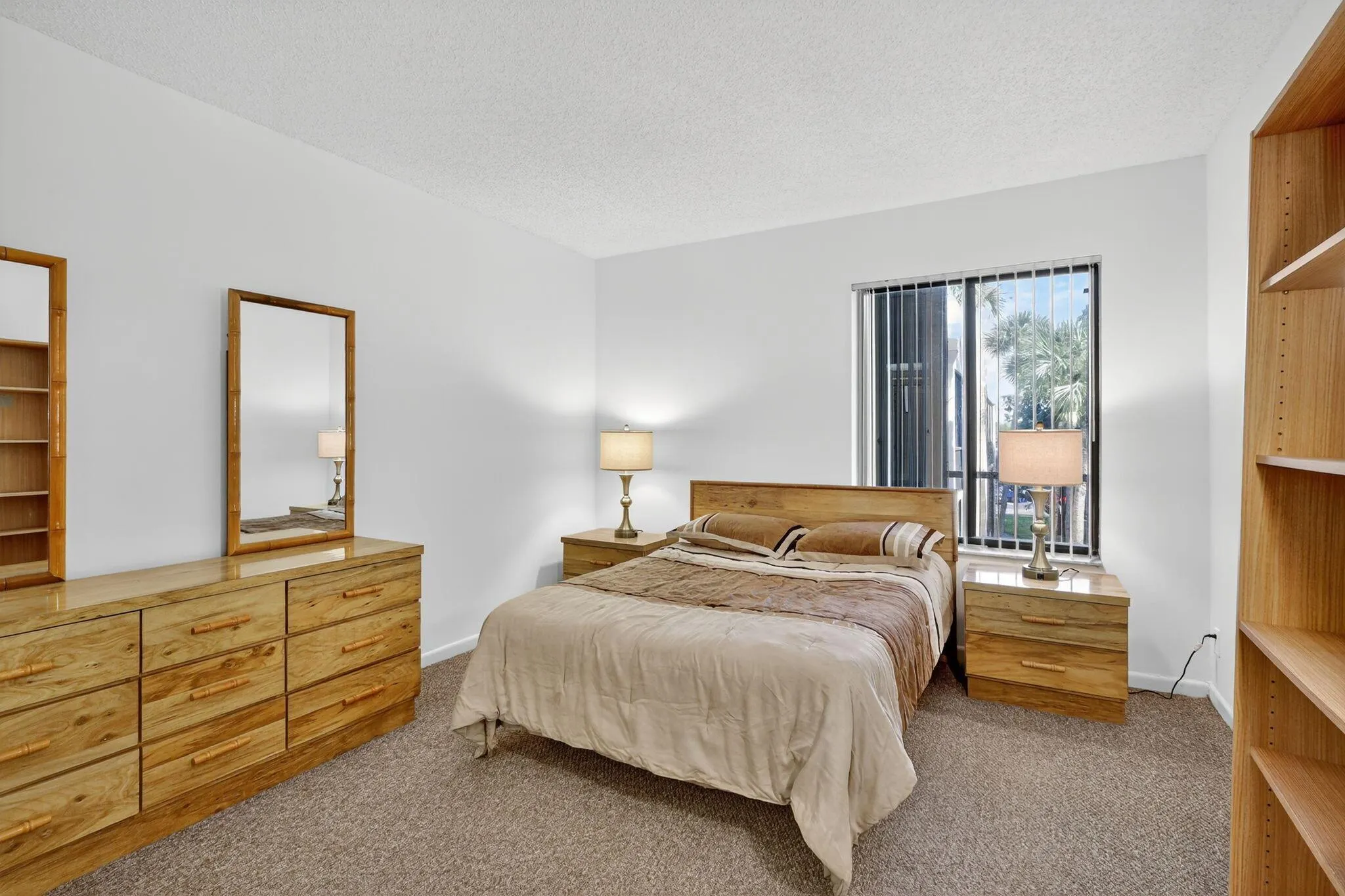5220 Las Verdes Circle, #304