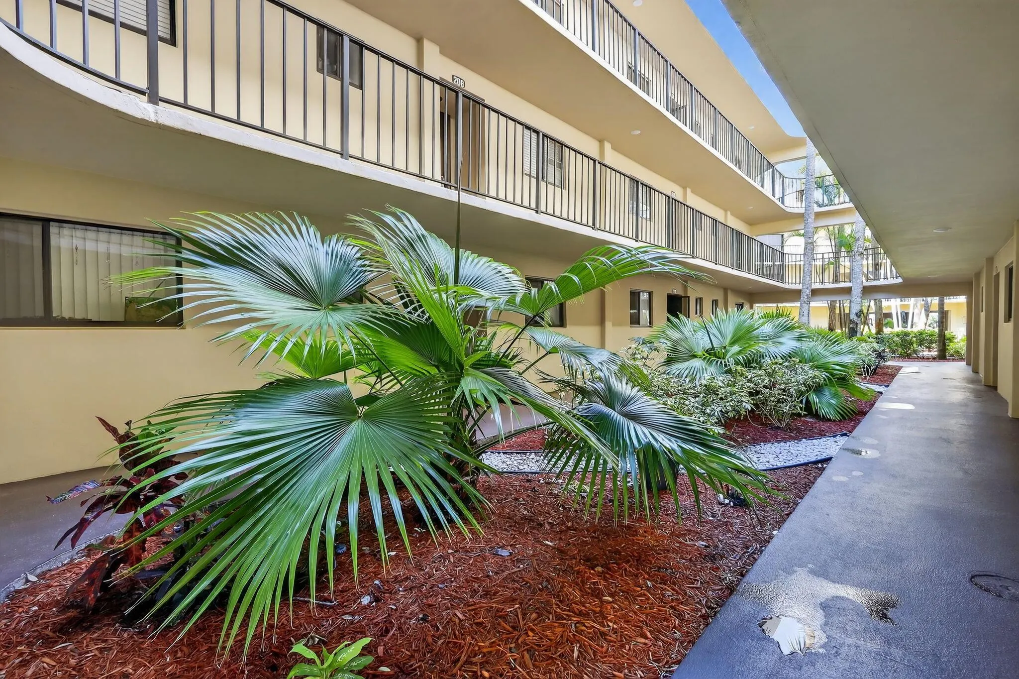 5220 Las Verdes Circle, #304