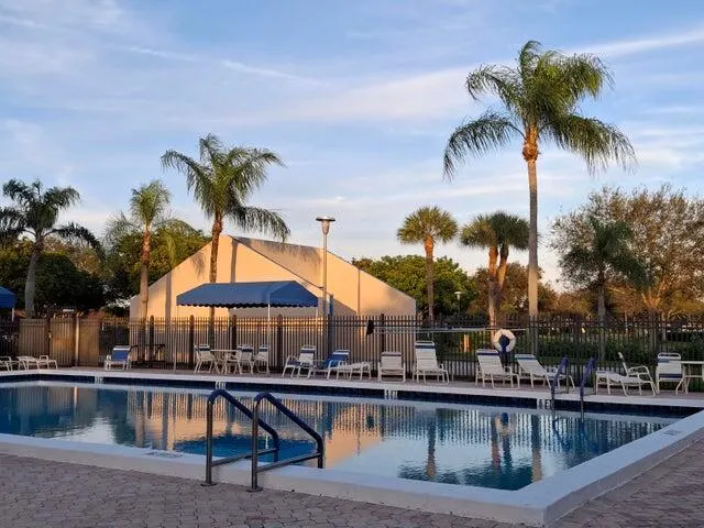 5220 Las Verdes Circle, #304