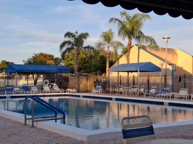 5220 Las Verdes Circle, #304
