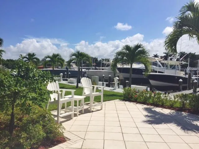 312 Bay Colony Drive N, #312