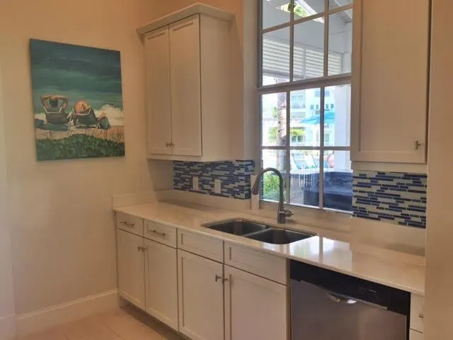 312 Bay Colony Drive N, #312