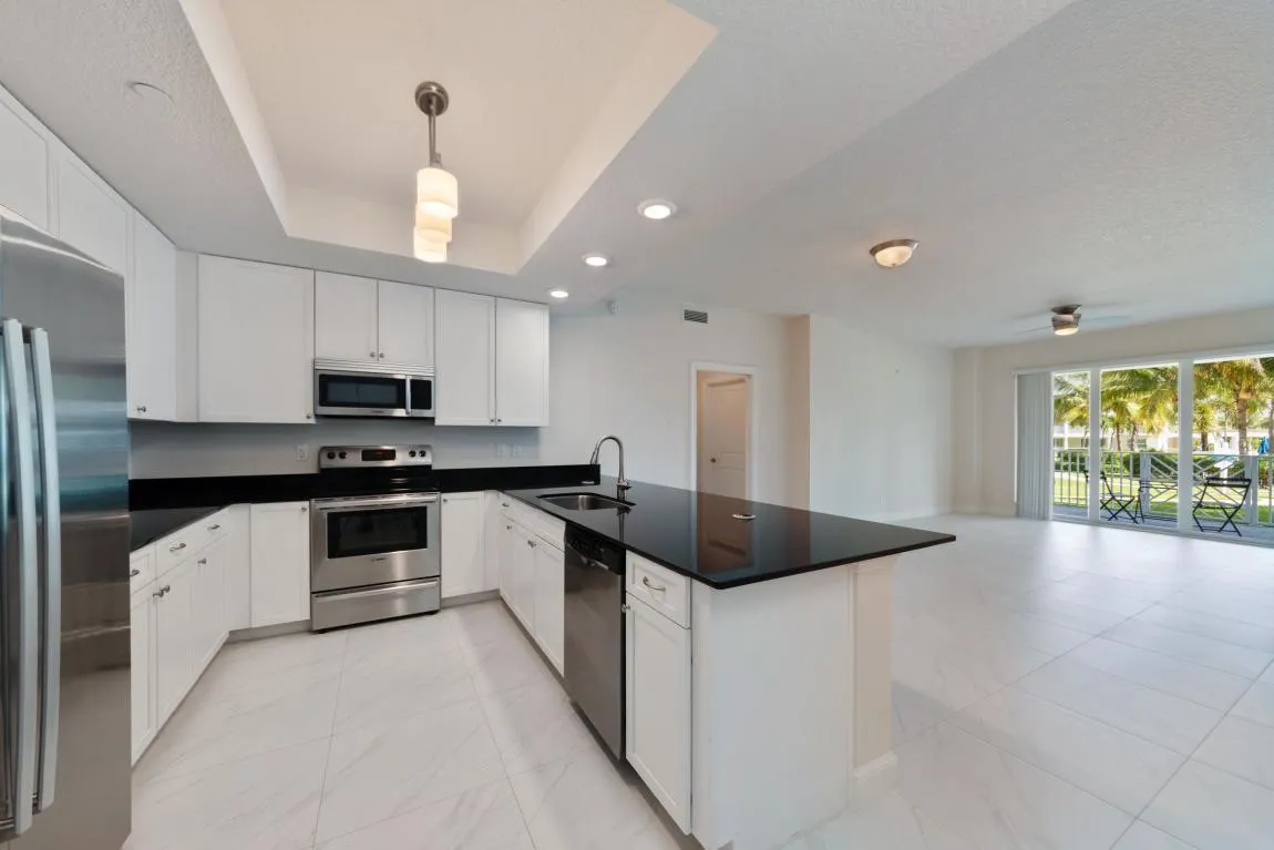312 Bay Colony Drive N, #312