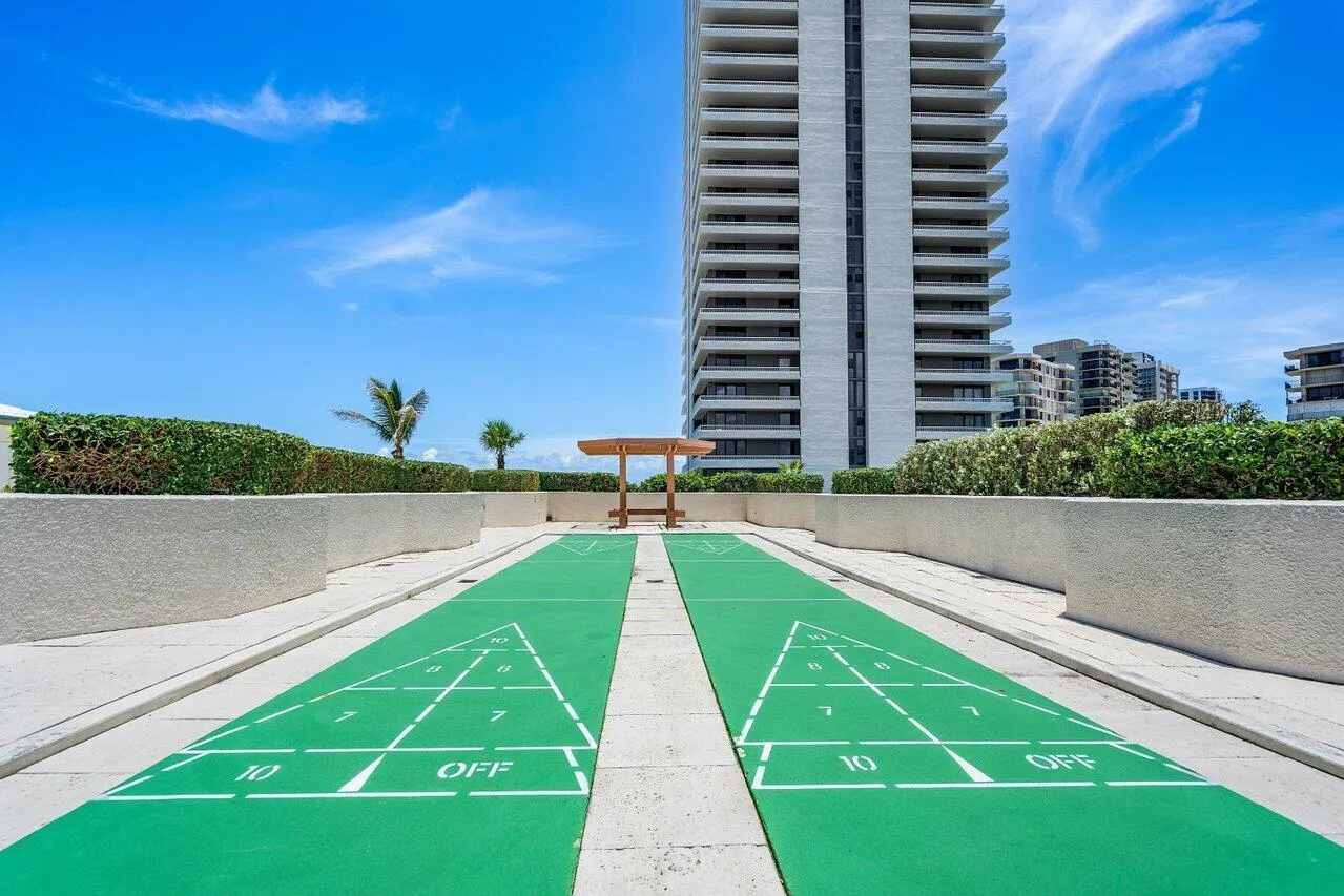 5540 N Ocean Drive, #1c