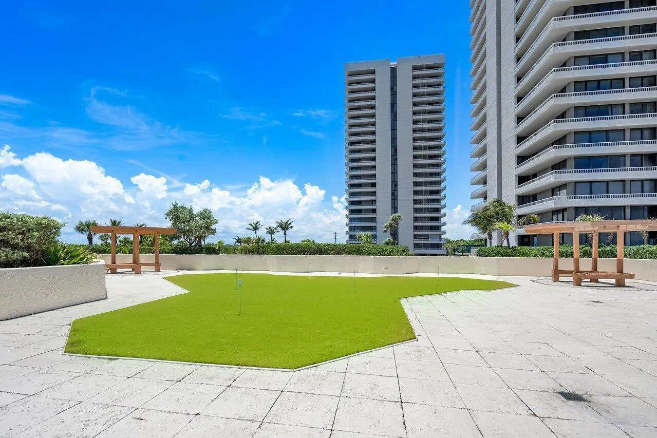 5540 N Ocean Drive, #1c