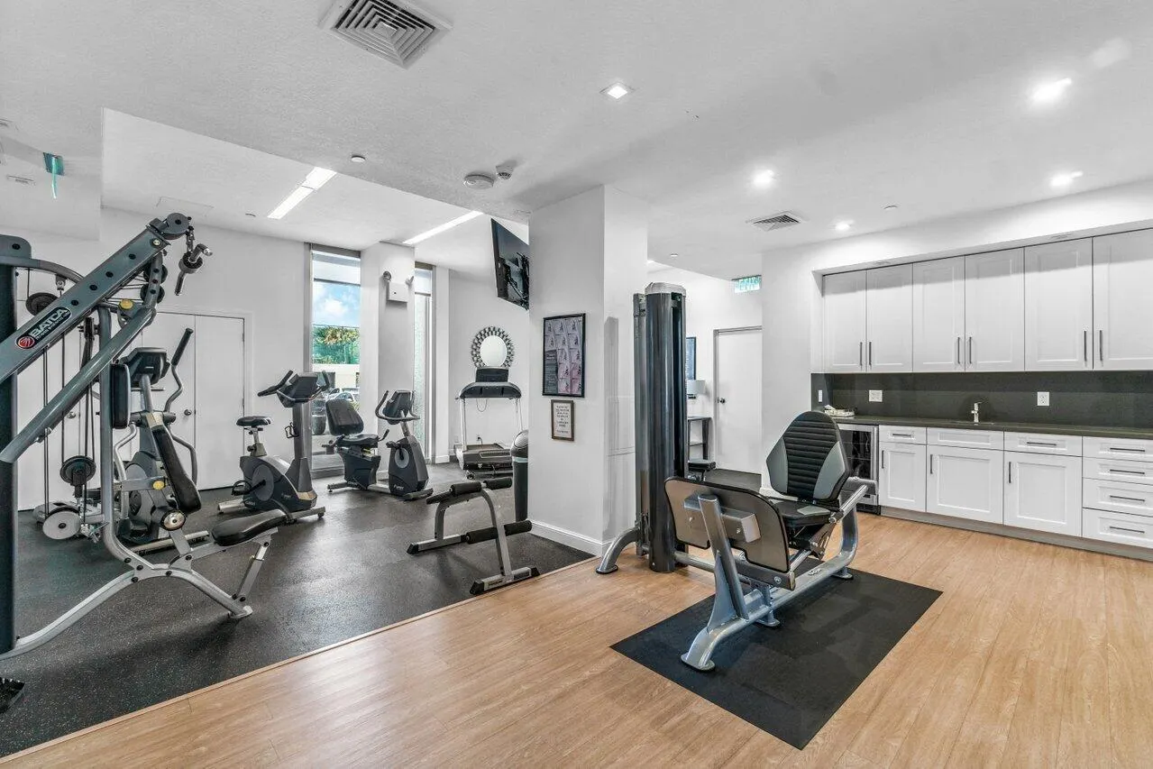5540 N Ocean Drive, #1c