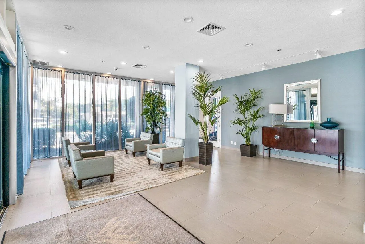 5540 N Ocean Drive, #1c