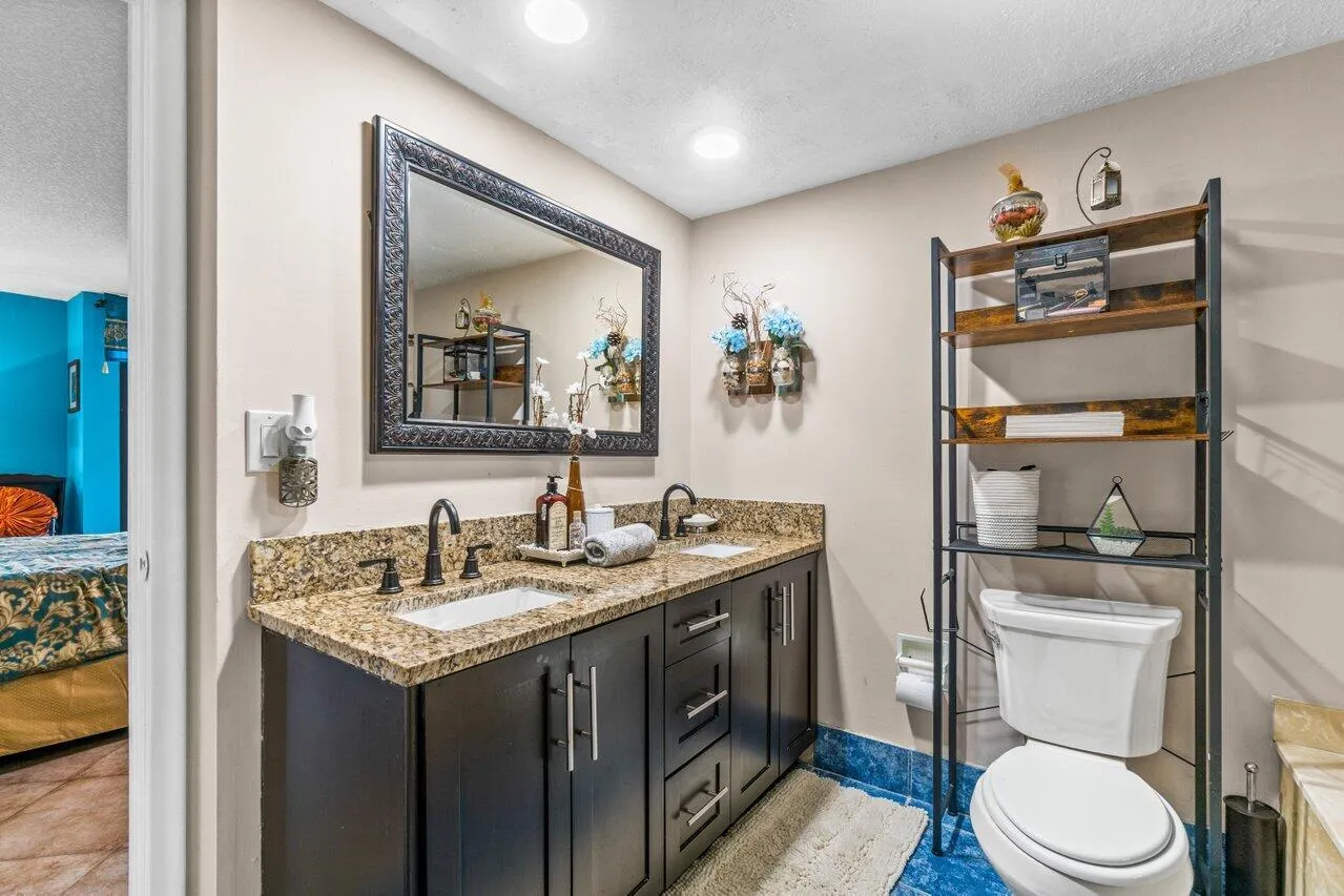 5540 N Ocean Drive, #1c