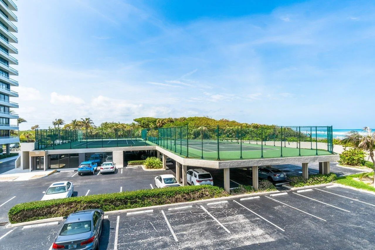 5540 N Ocean Drive, #1c