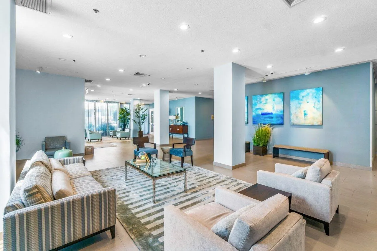 5540 N Ocean Drive, #1c