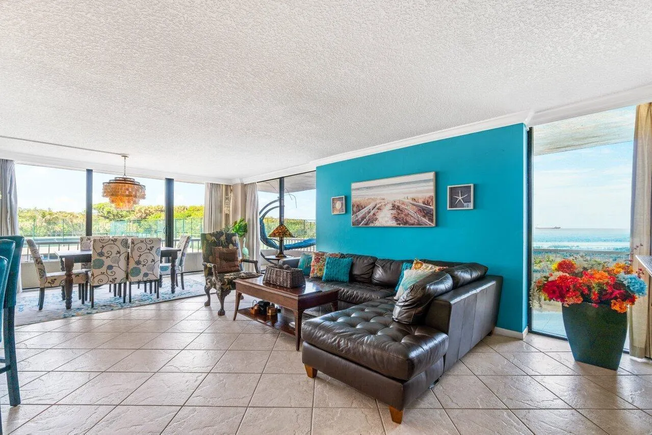 5540 N Ocean Drive, #1c