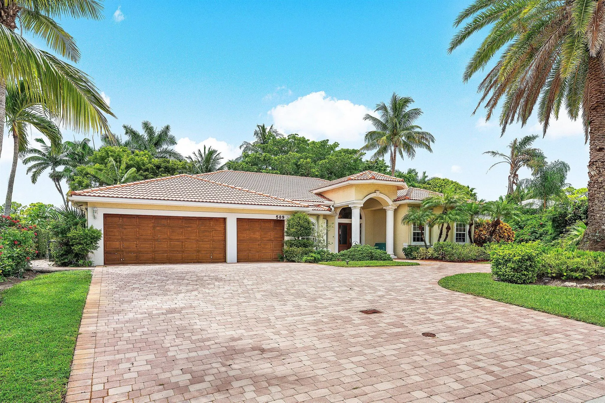 589 N Country Club Drive