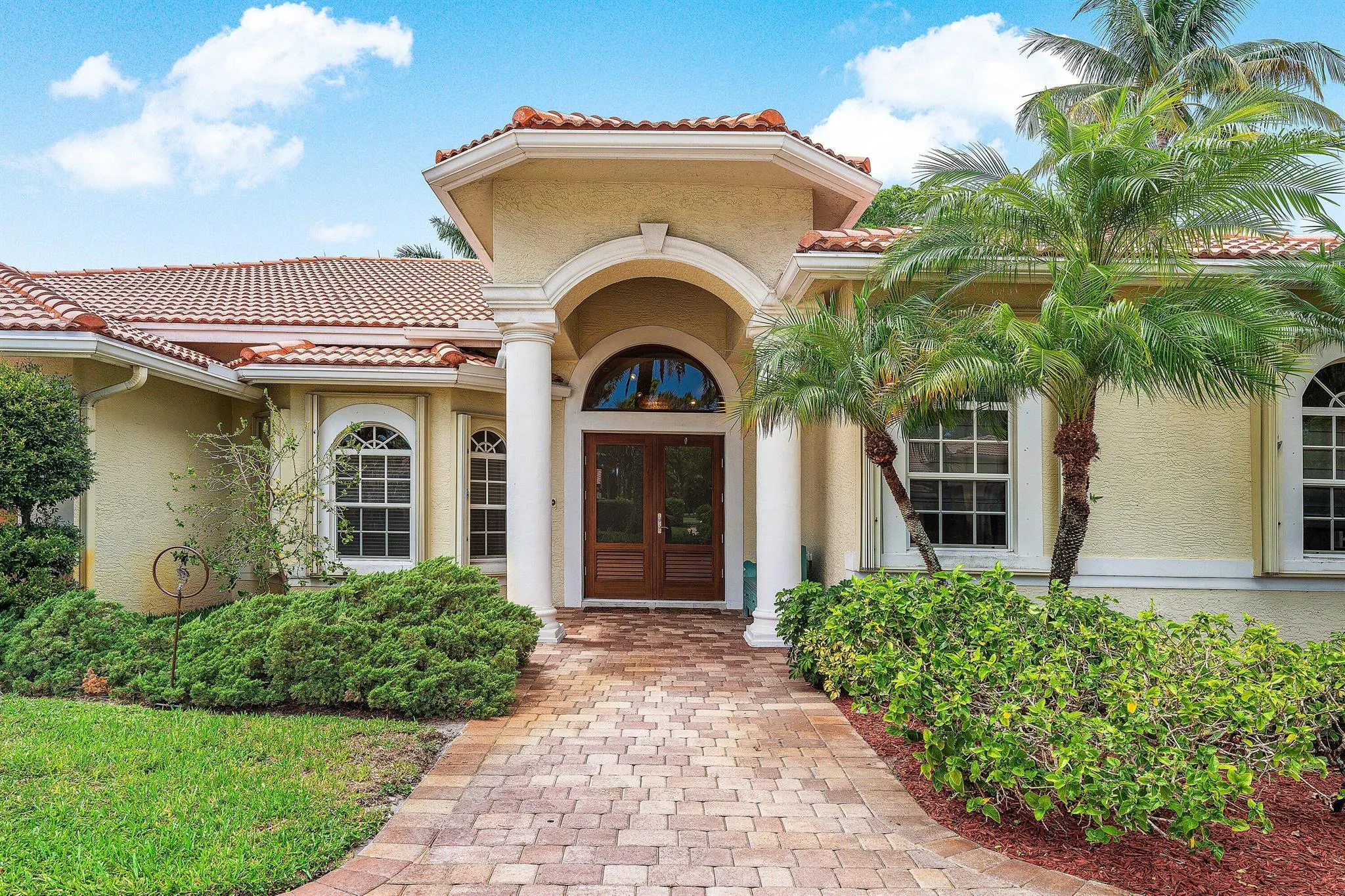 589 N Country Club Drive
