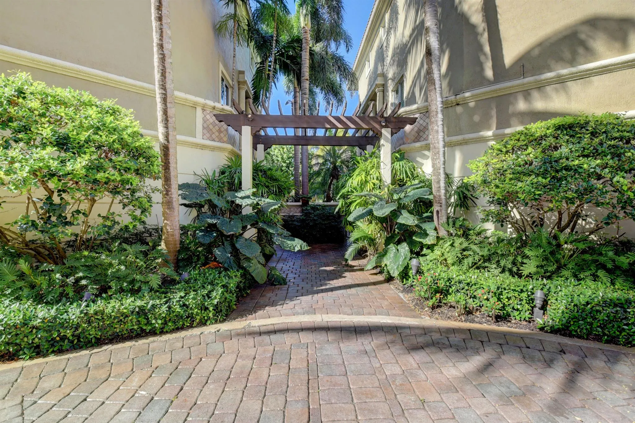 921 Osceola Drive, #4