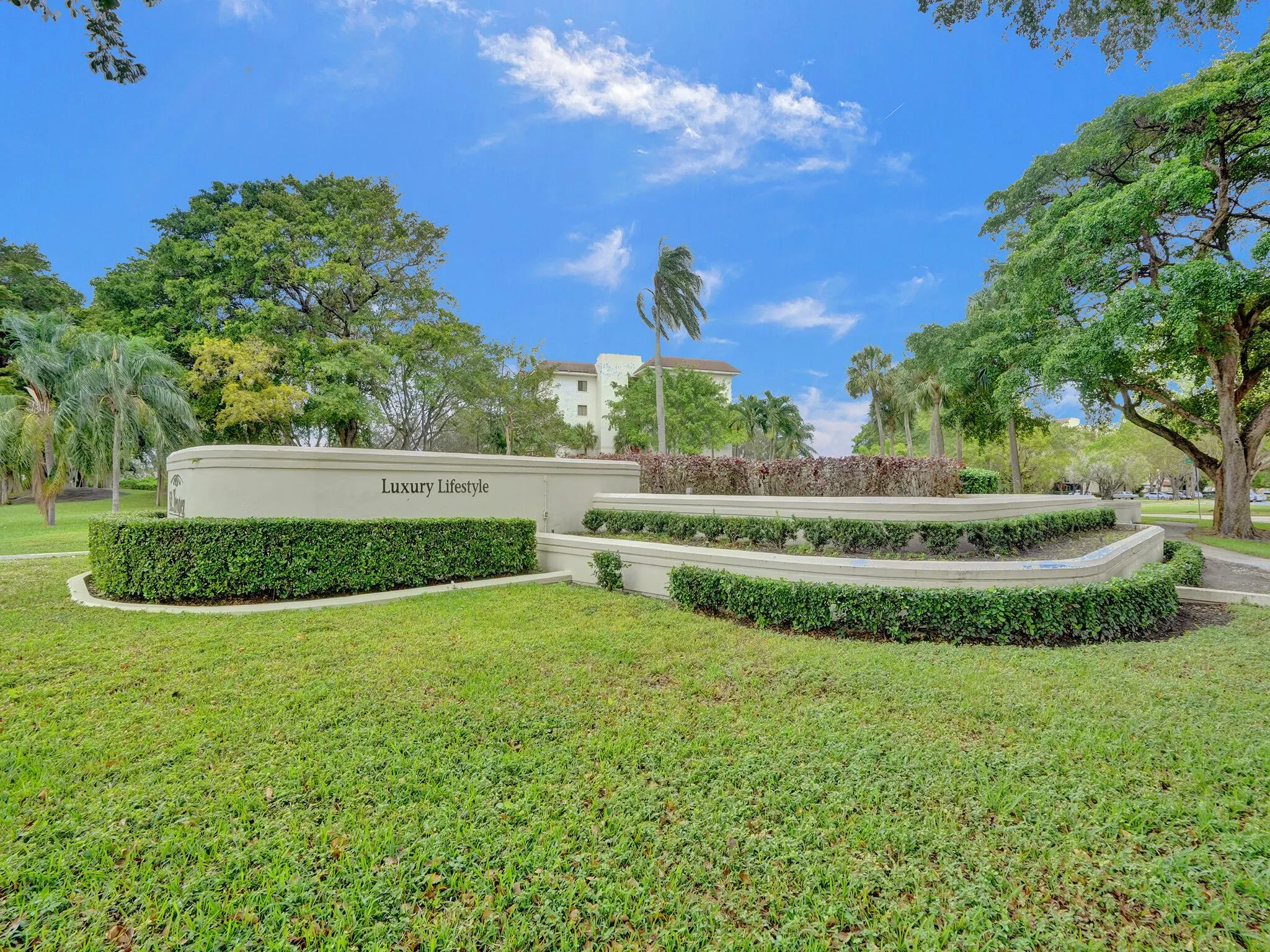 955 Egret Circle, #405
