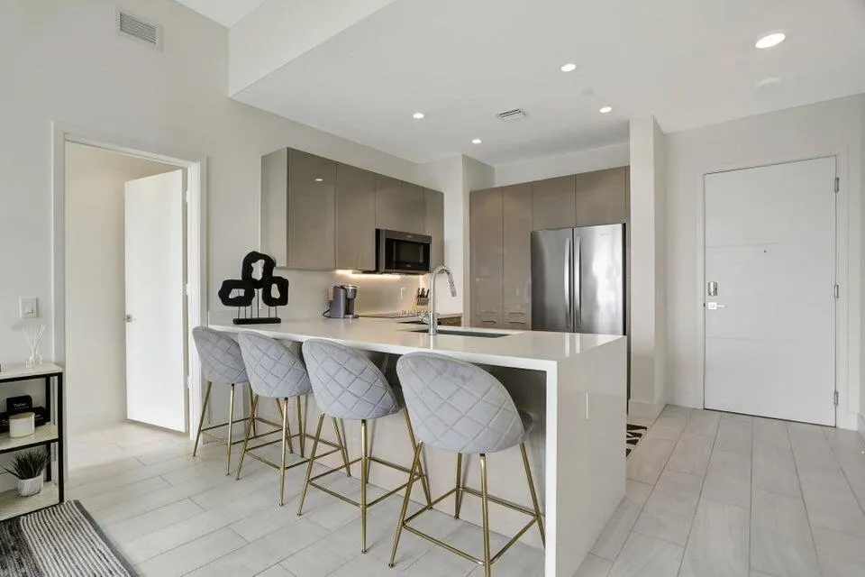 2000 Metropica Way, #2607