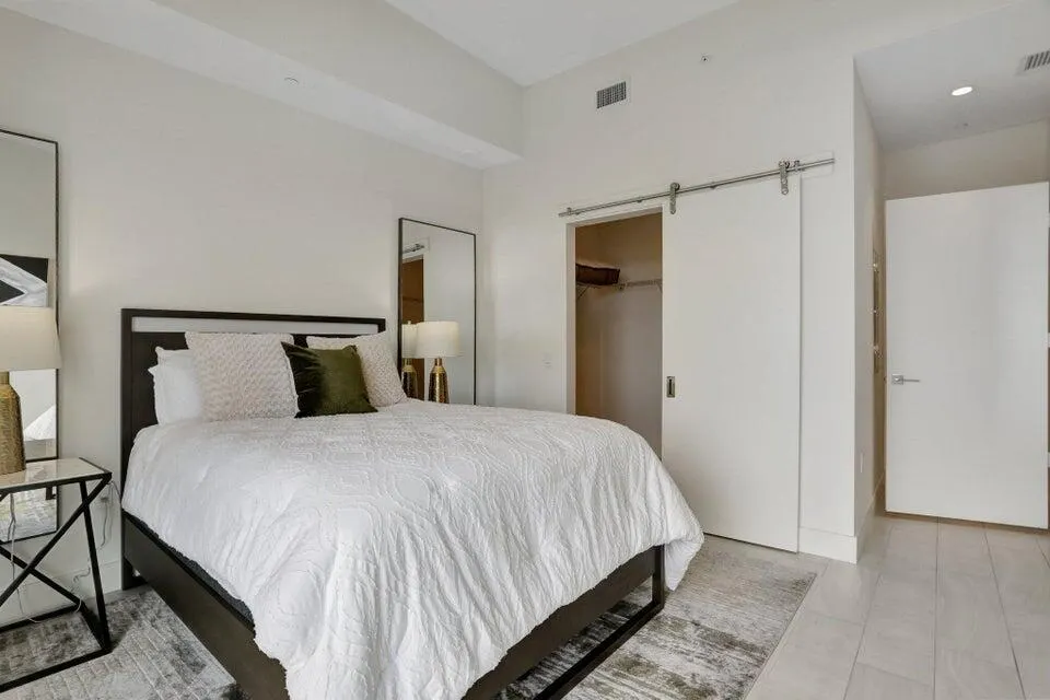 2000 Metropica Way, #2607