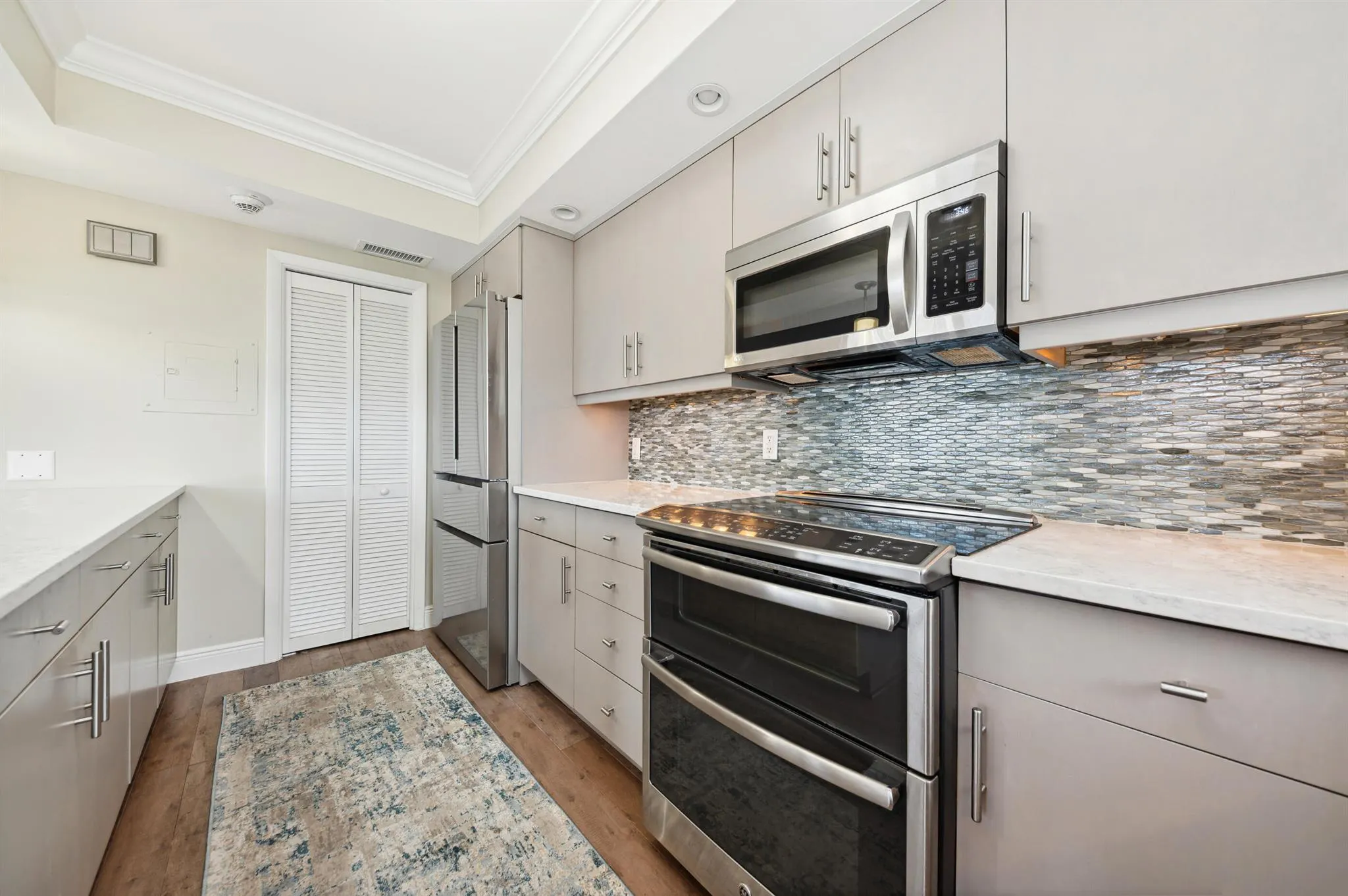 555 SE 6th Avenue, #7h