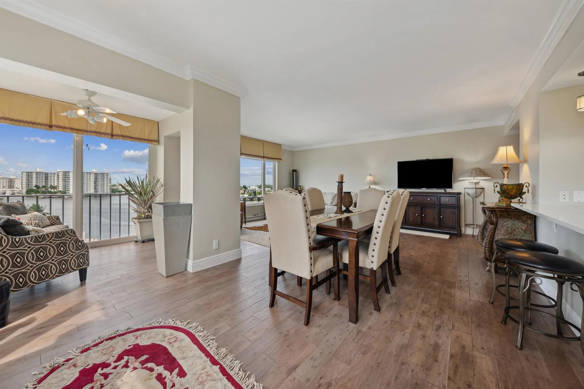 555 SE 6th Avenue, #7h