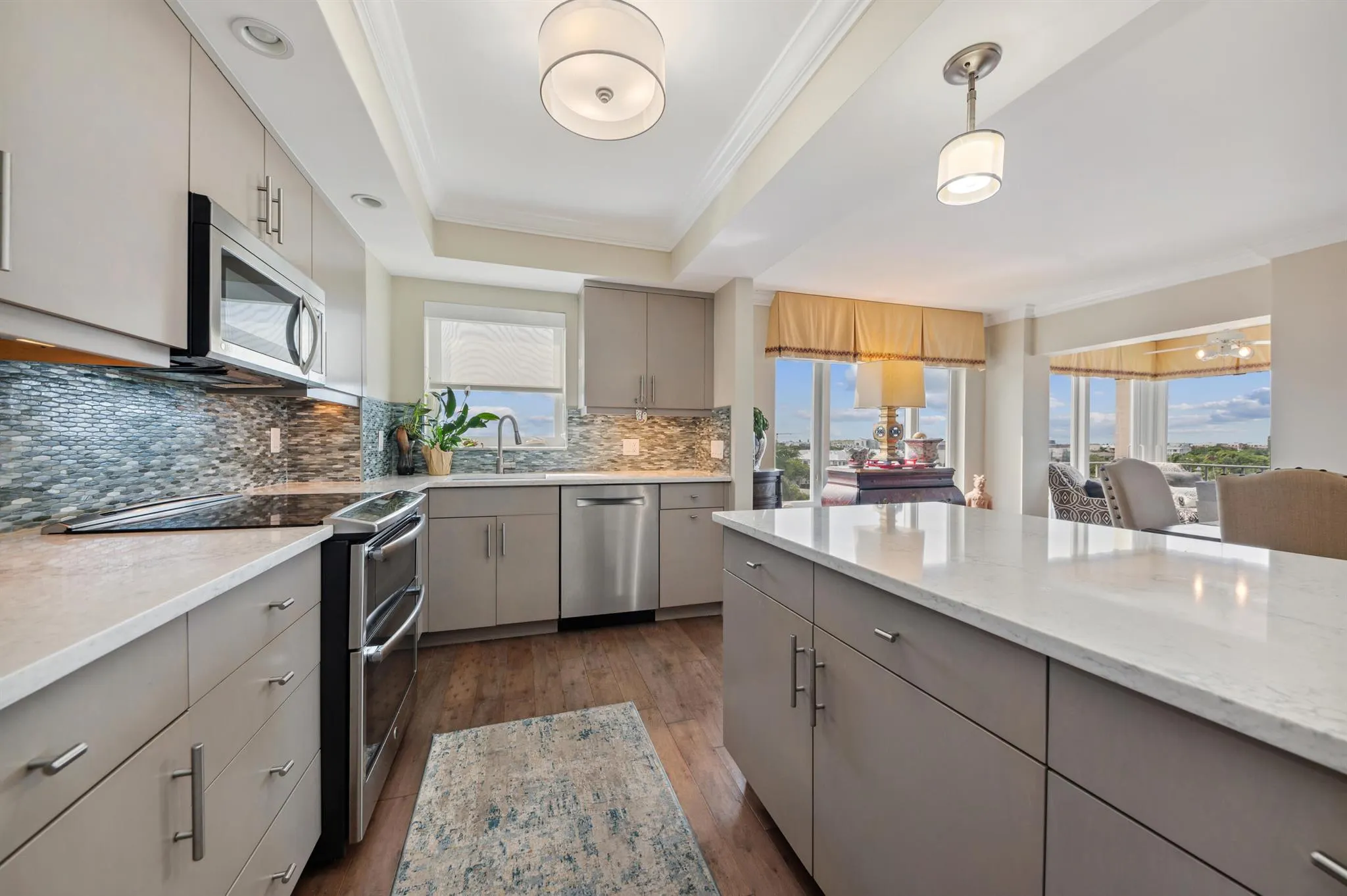 555 SE 6th Avenue, #7h