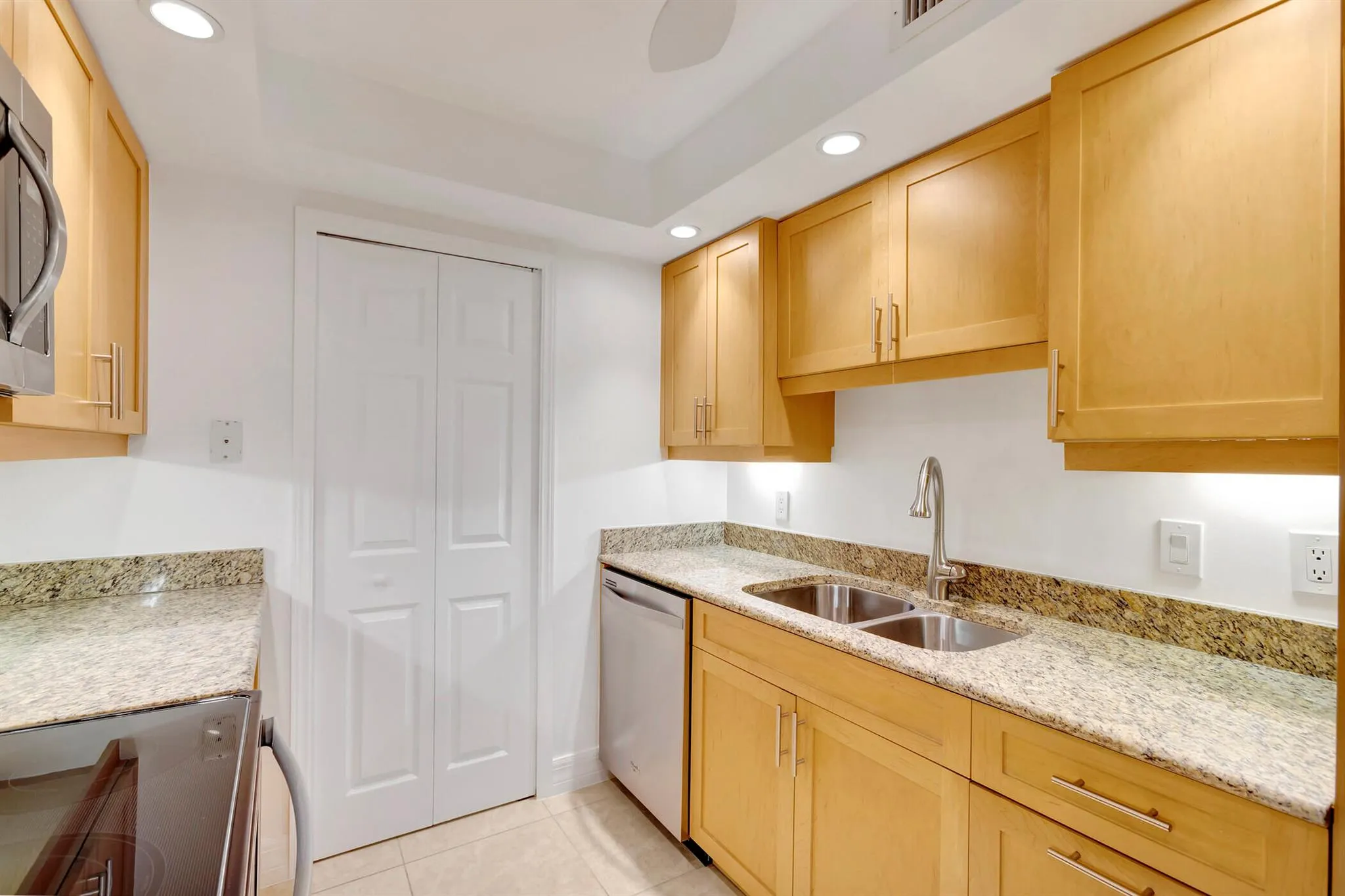 3000 N Ocean Drive, #22-G