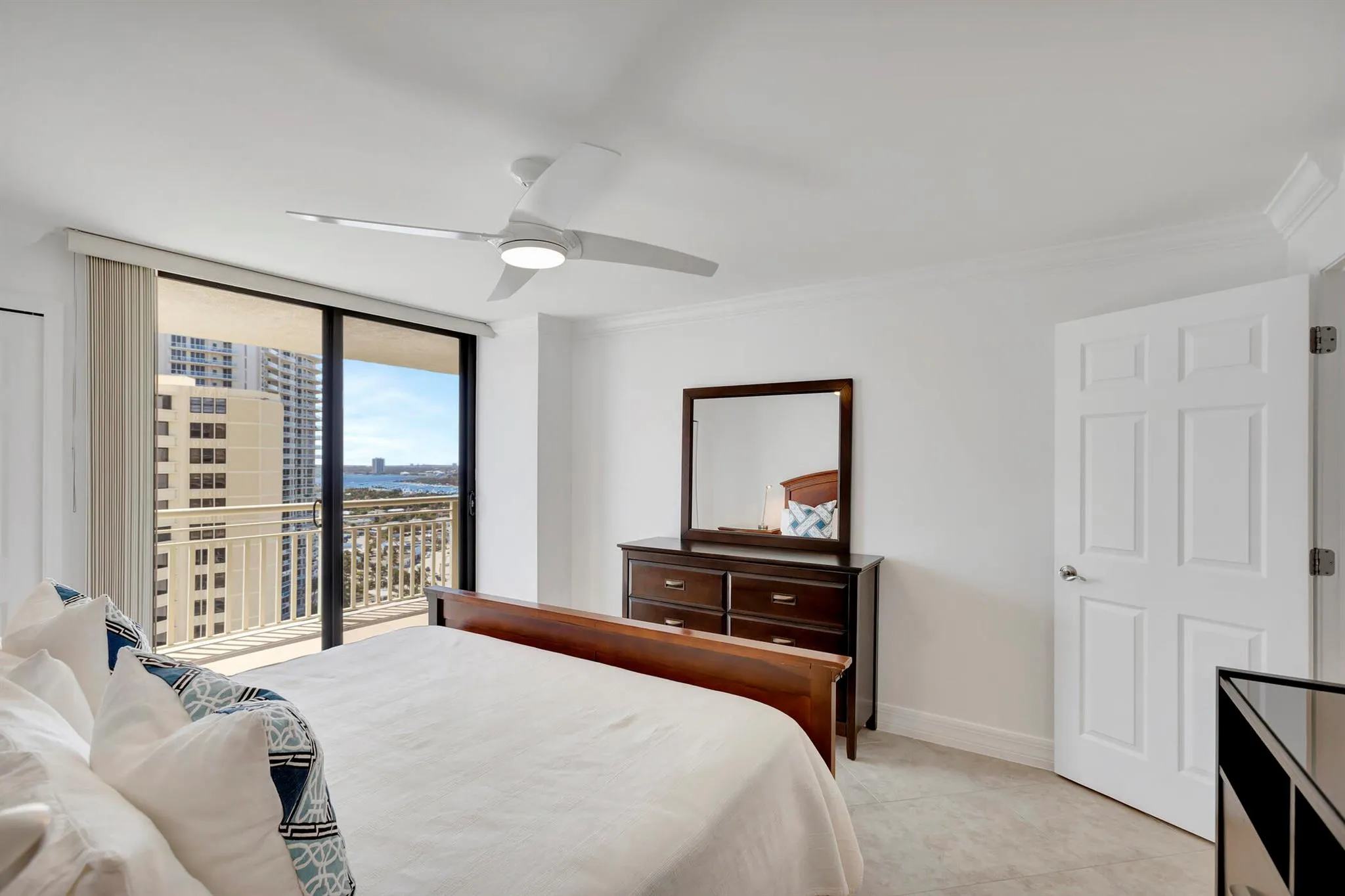 3000 N Ocean Drive, #22-G
