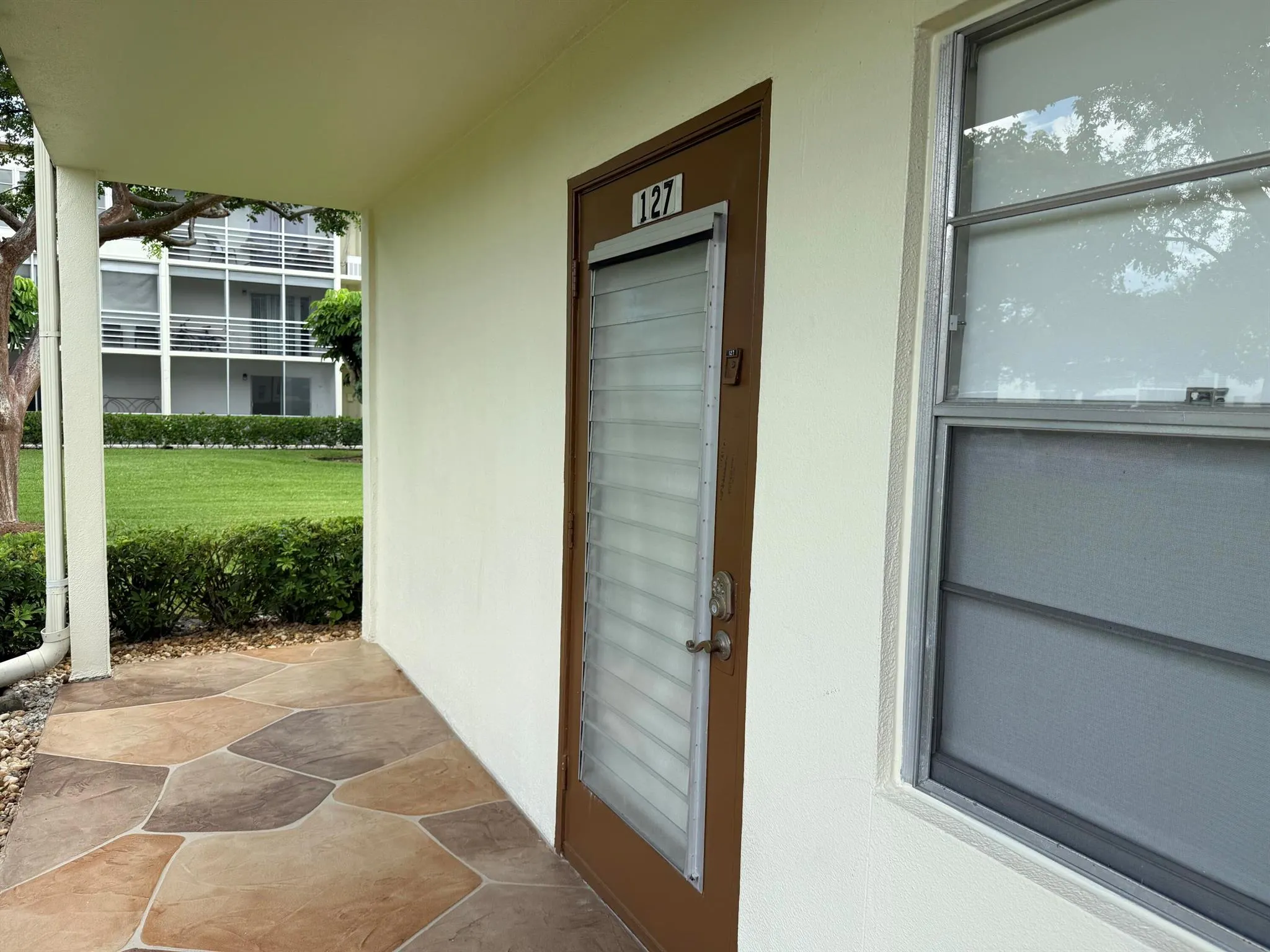 127 Mansfield D
