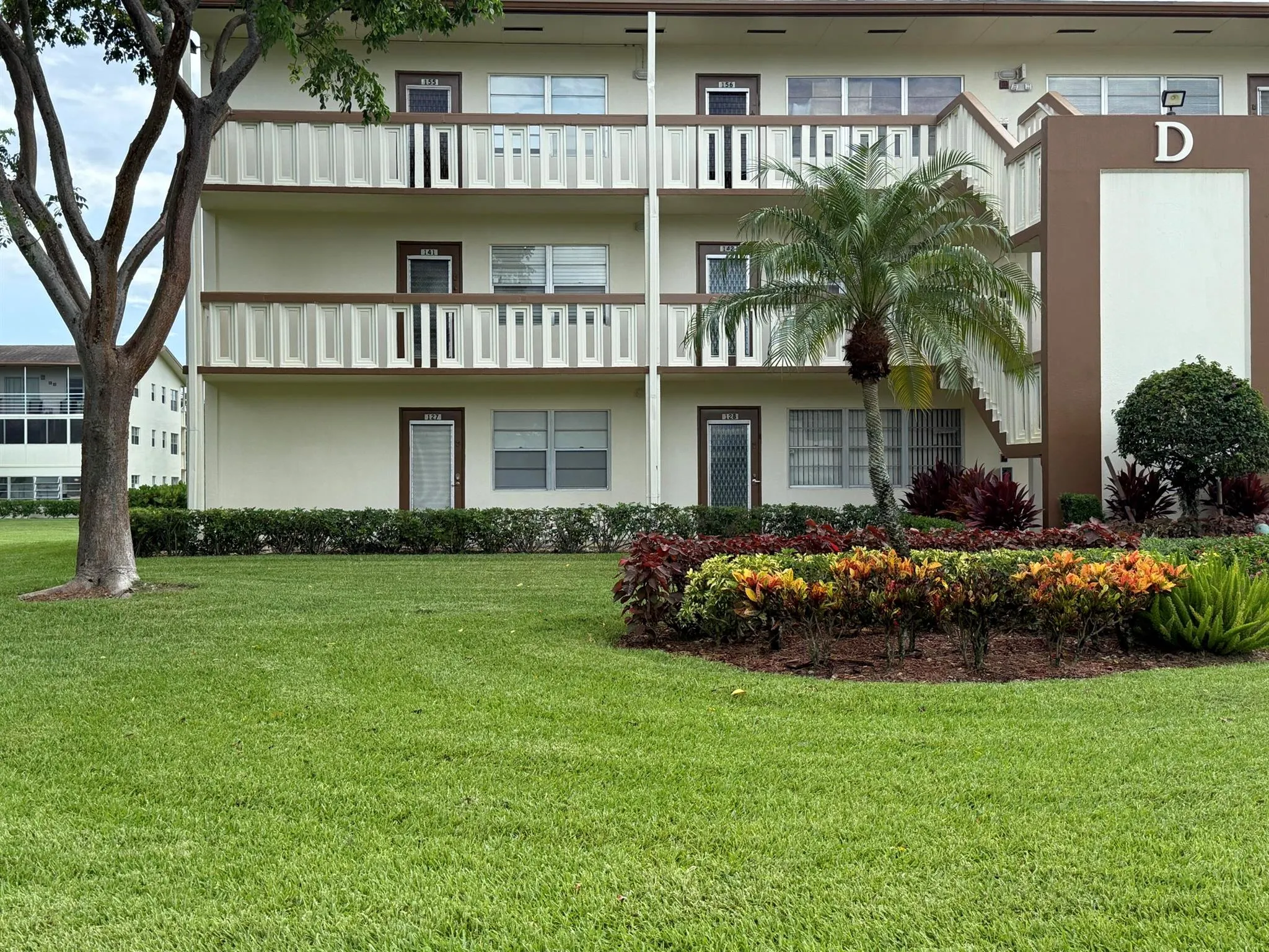 127 Mansfield D
