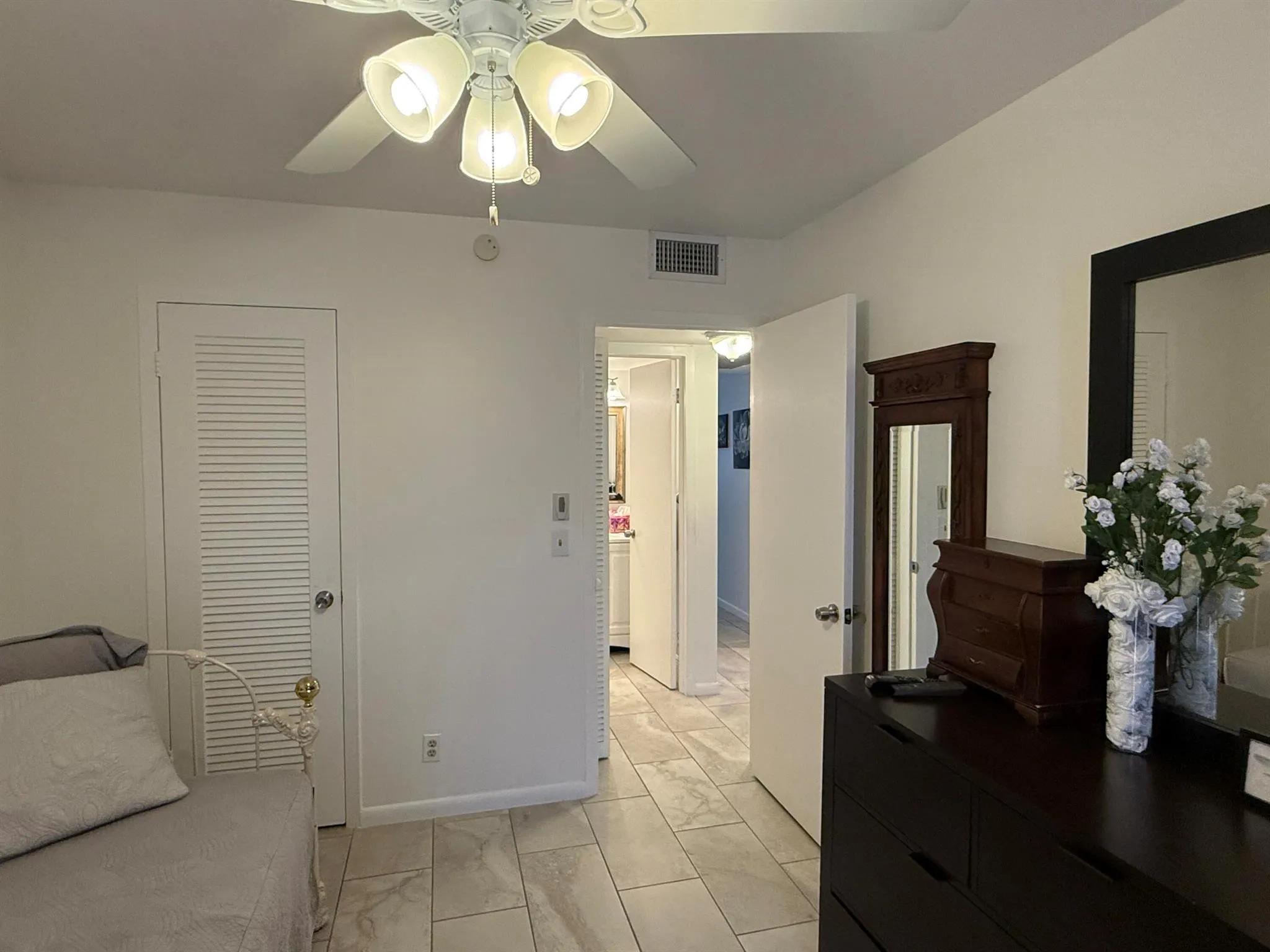 127 Mansfield D
