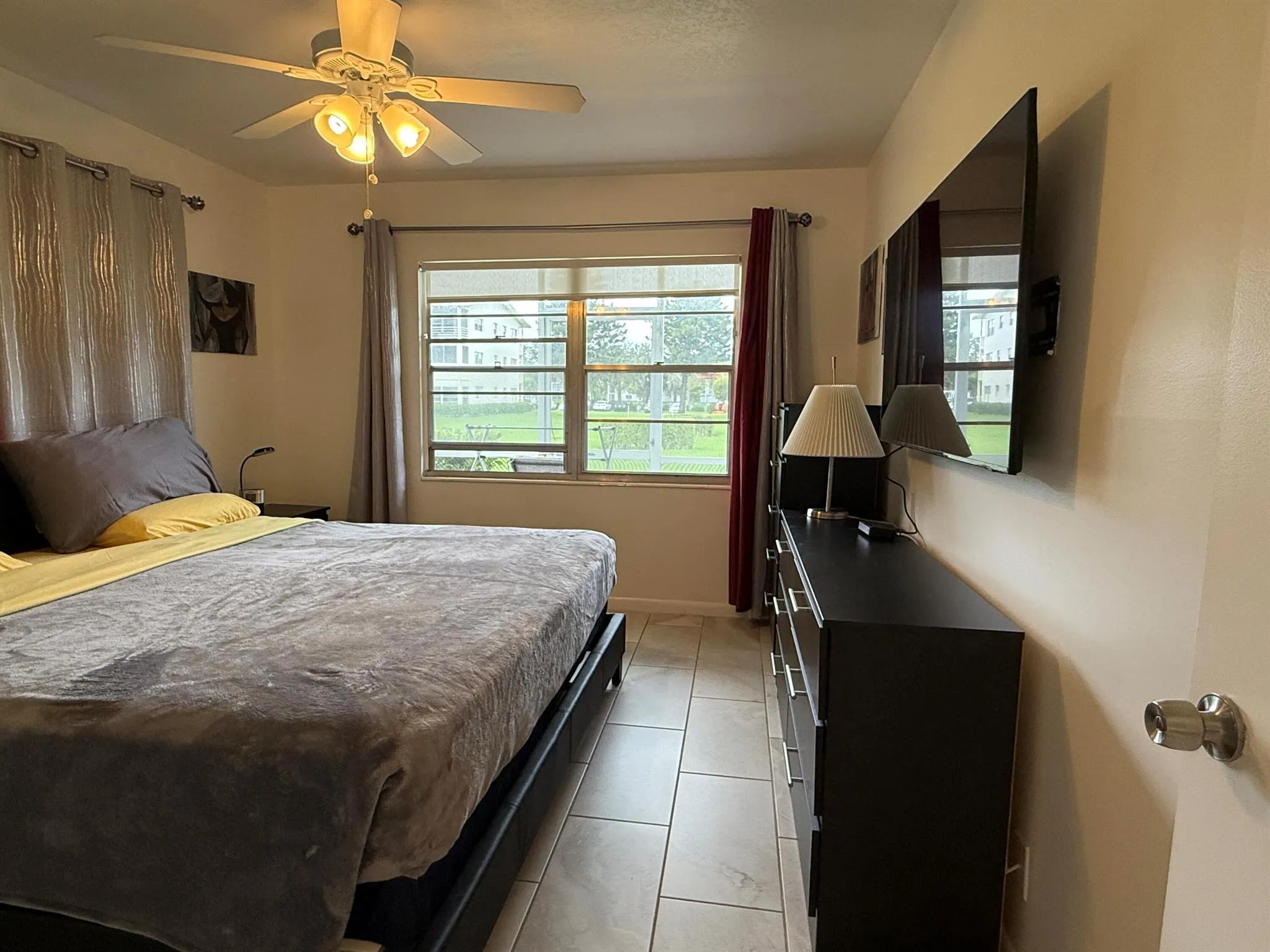 127 Mansfield D