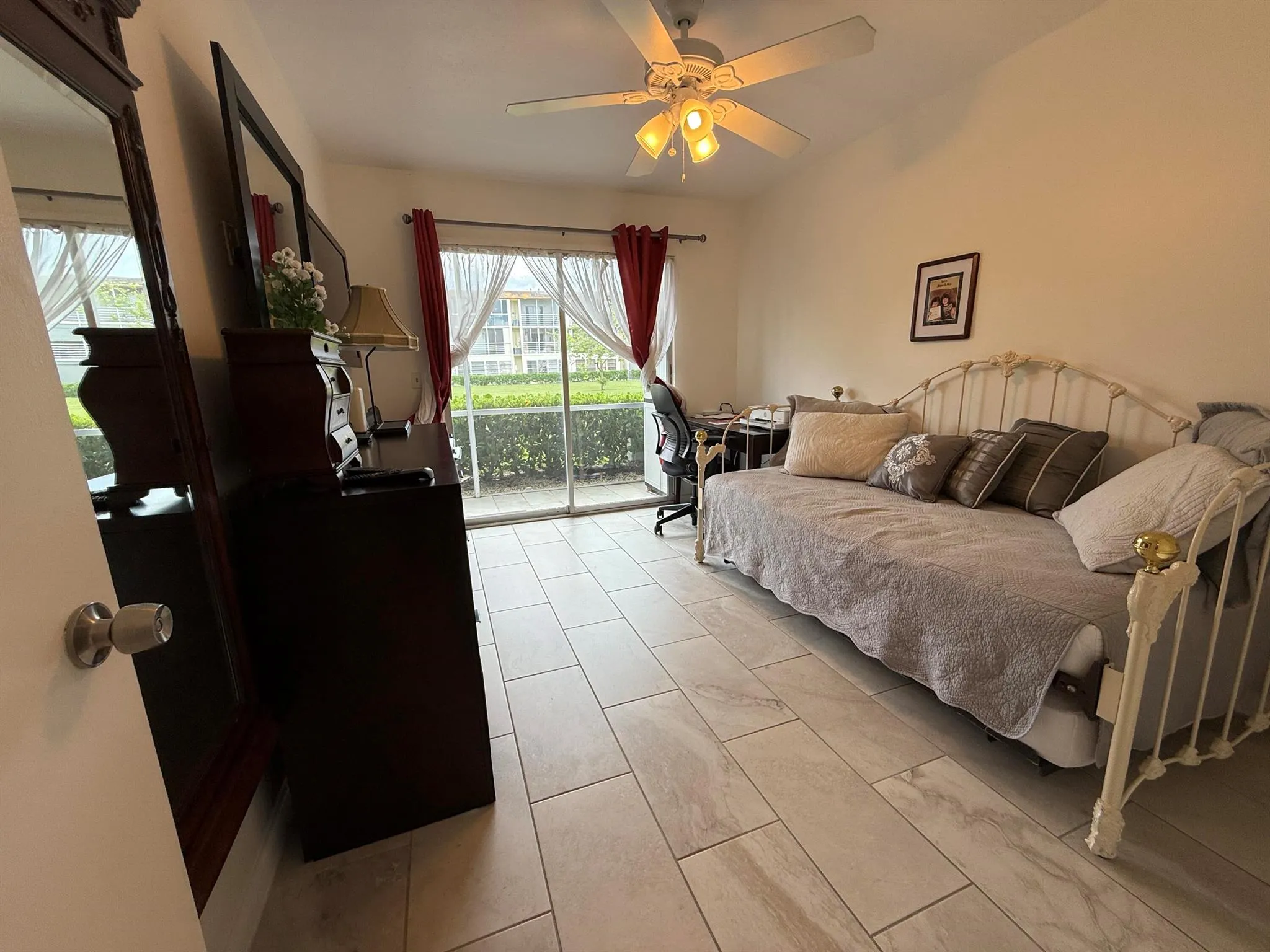 127 Mansfield D