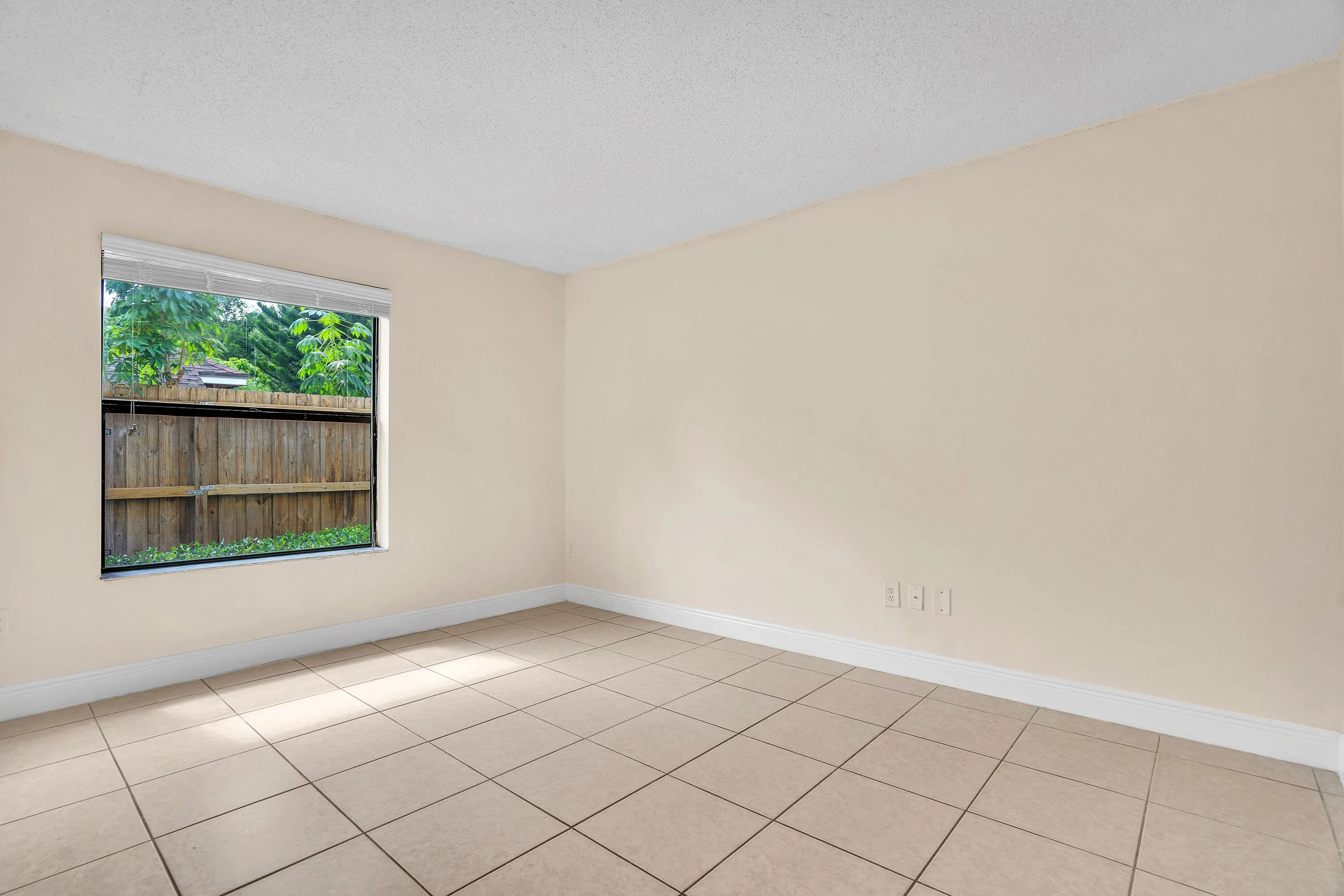 12275 Sannenwood Lane