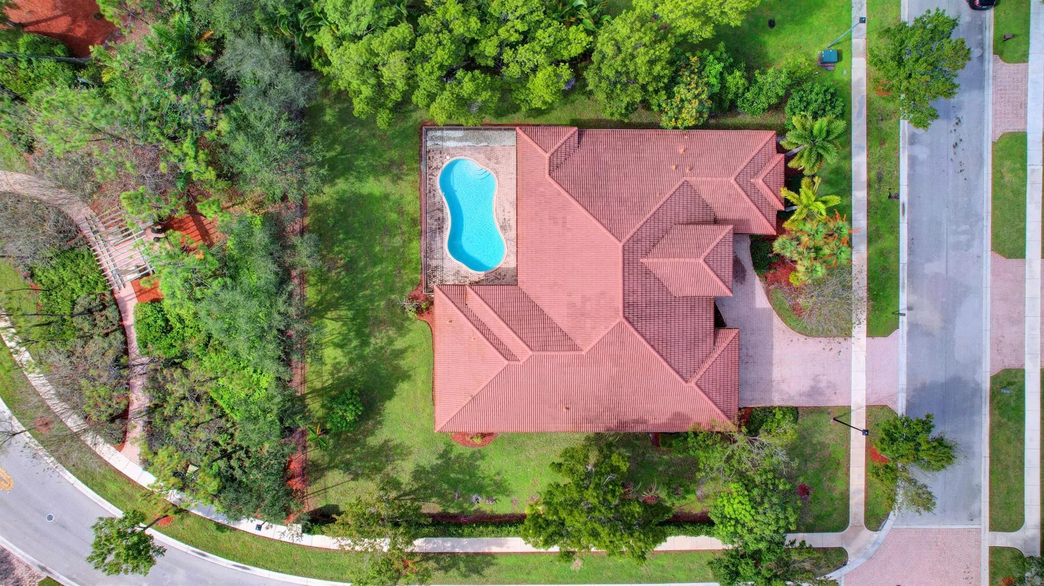 8123 Woodslanding Trail