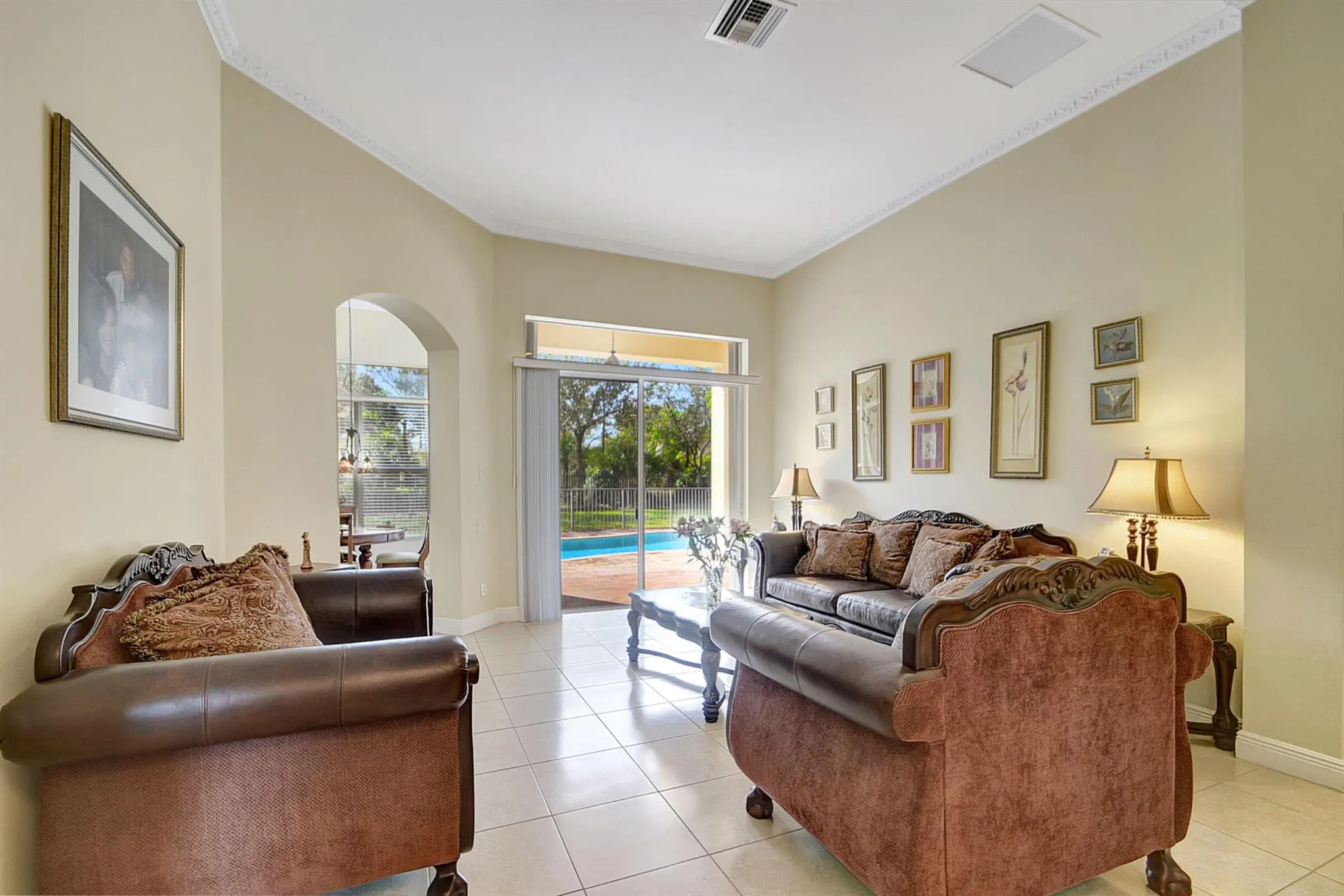 8123 Woodslanding Trail