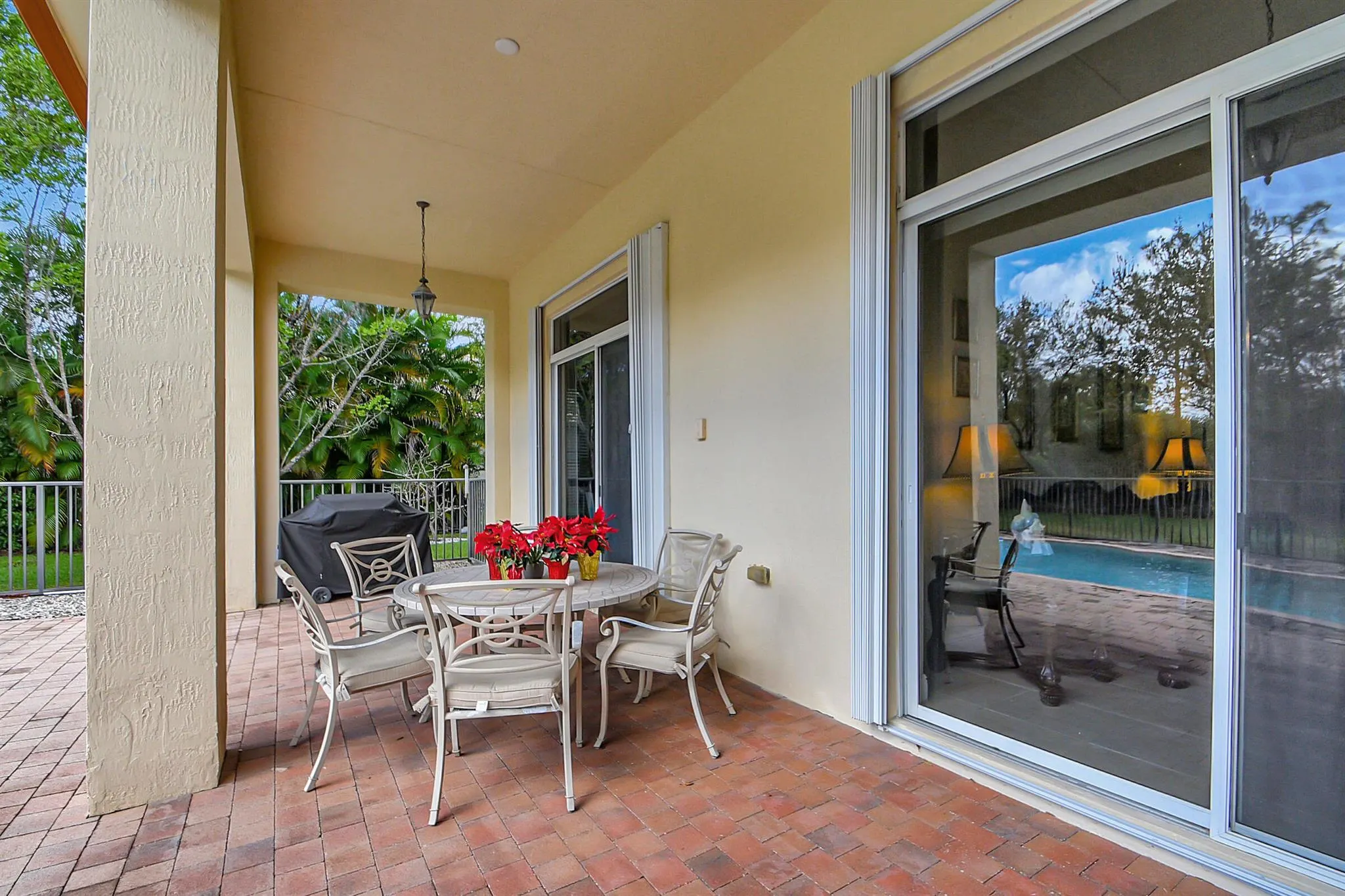 8123 Woodslanding Trail