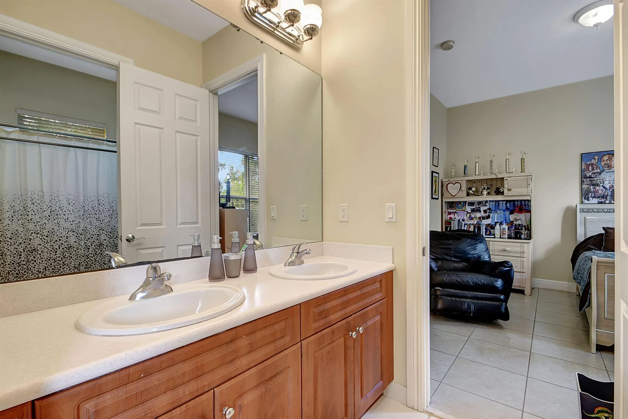 8123 Woodslanding Trail